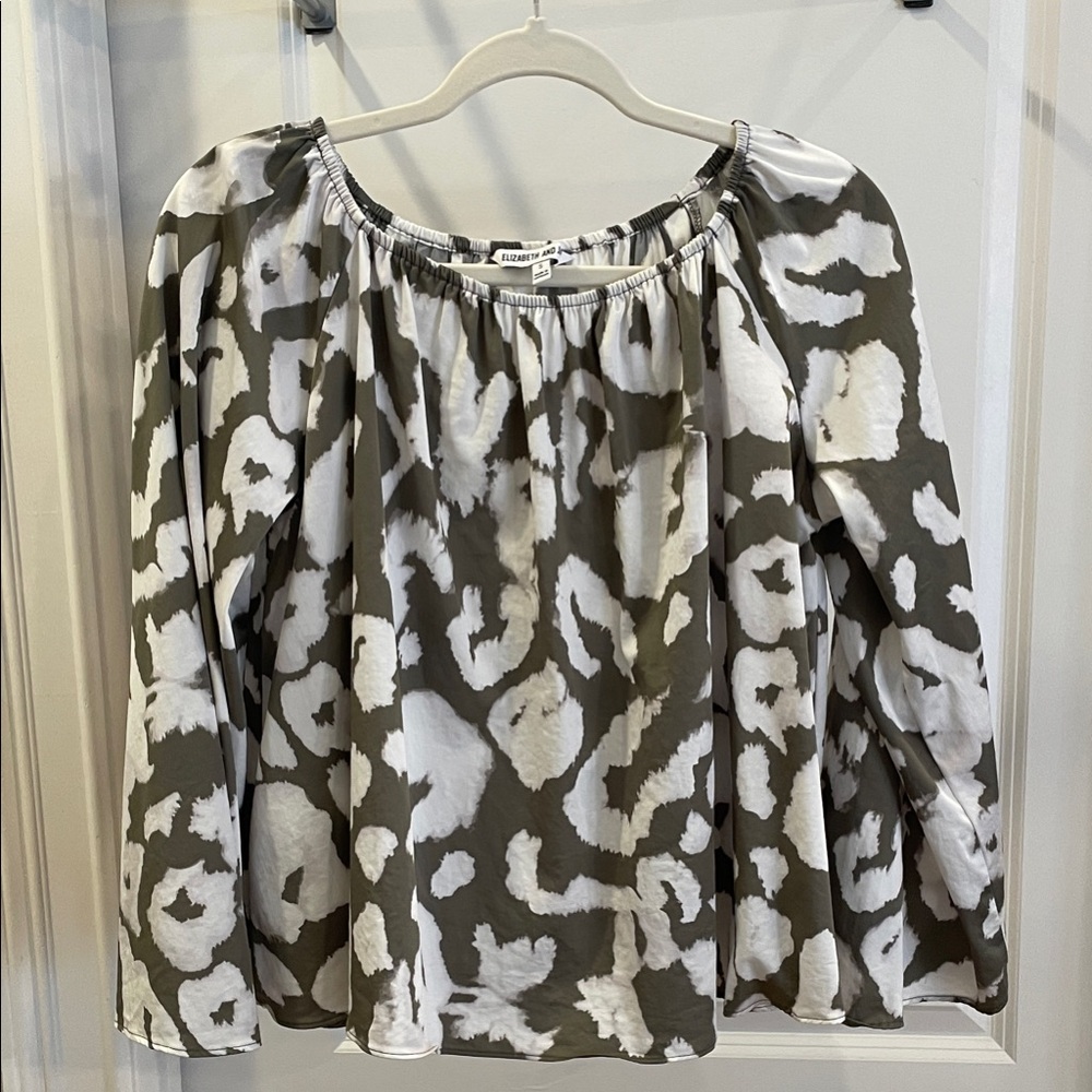 Elizabeth and James Women's Blouse in Gray and White Pattern